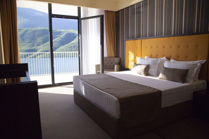 Room 3 of 32