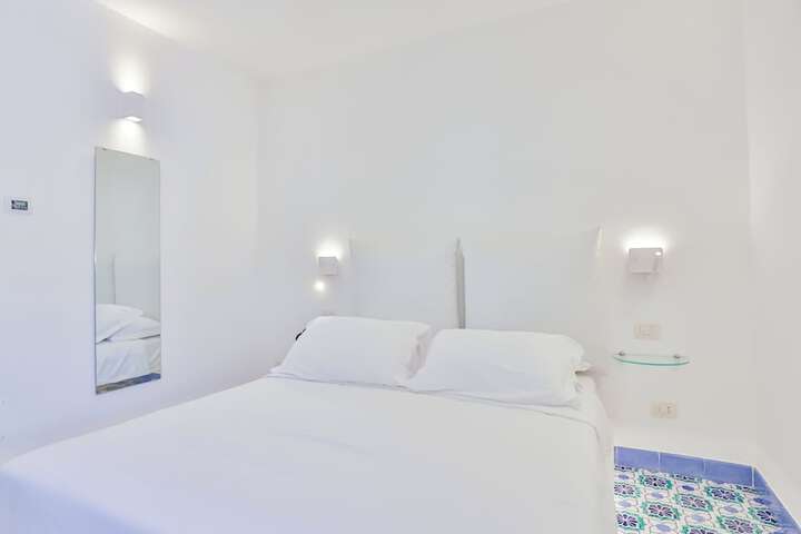 Room 6 of 50