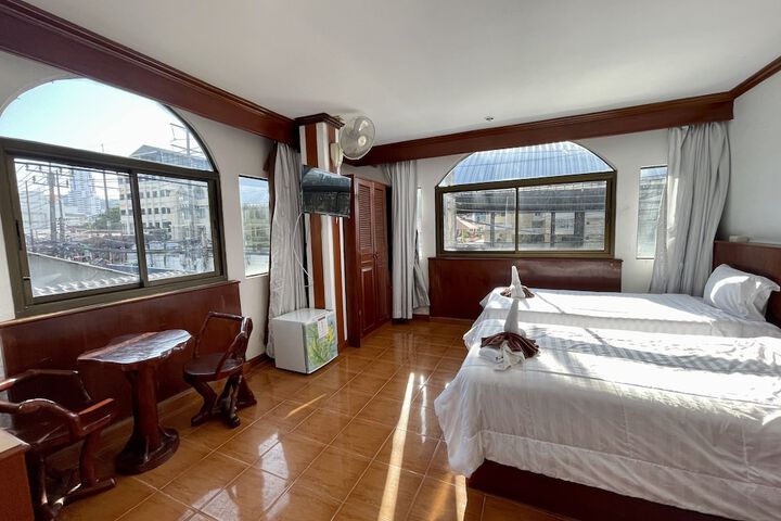 Room 5 of 34