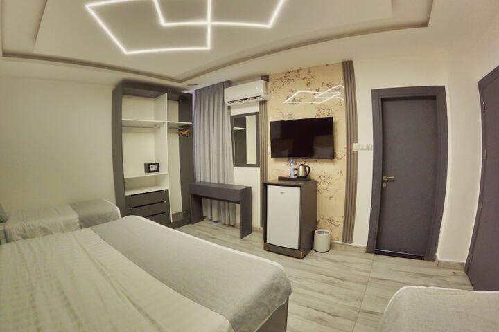 Room 32 of 62