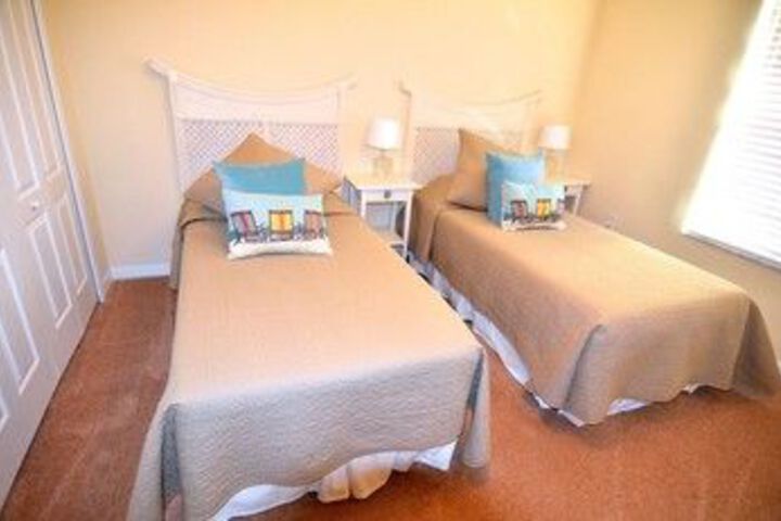 Room 10 of 33