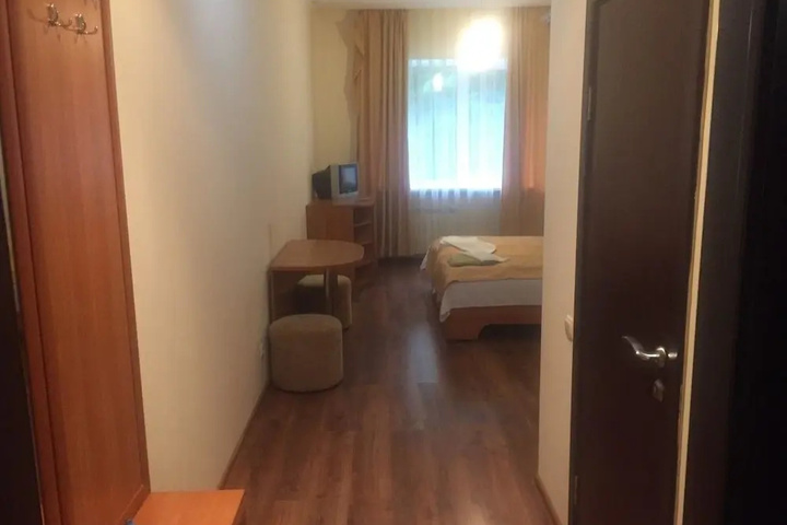 Room 6 of 15