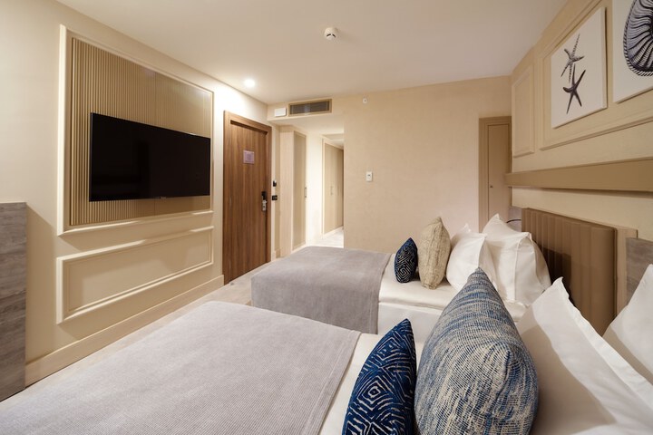 Room 10 of 170