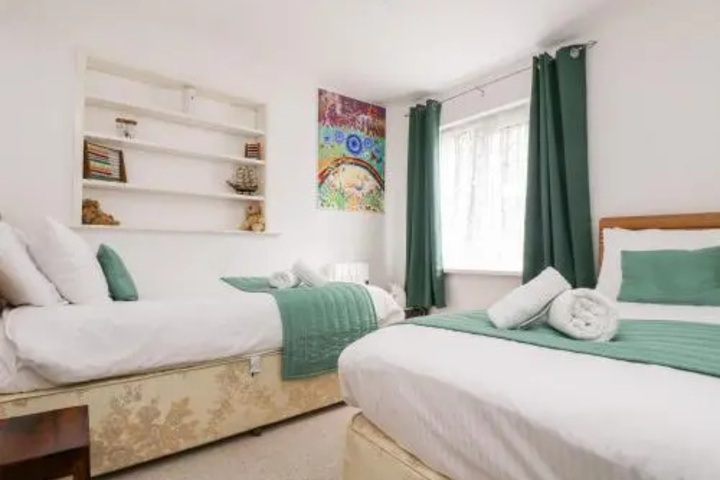 Room 2 of 2