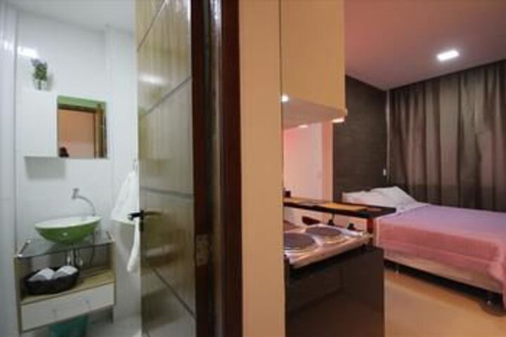 Room 5 of 16