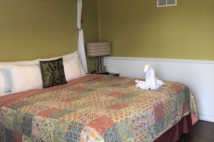 Room 6 of 30