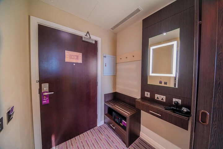Room 4 of 33