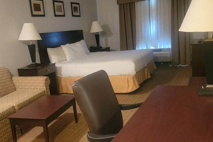 Room 11 of 23