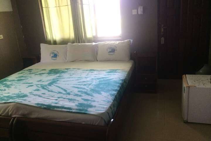Room 2 of 38