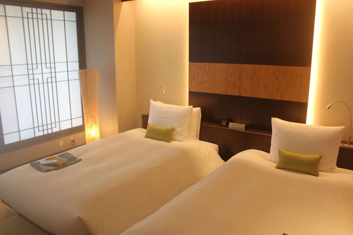 Room 16 of 76