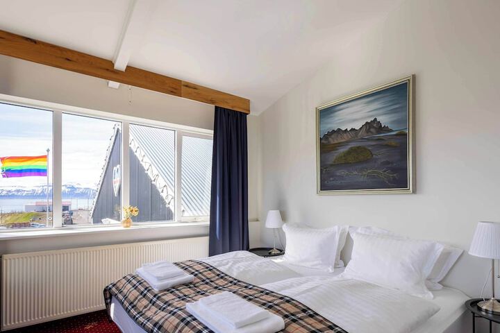 Room 9 of 52