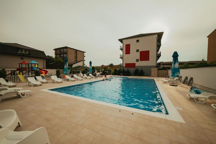 Pool 27 of 68