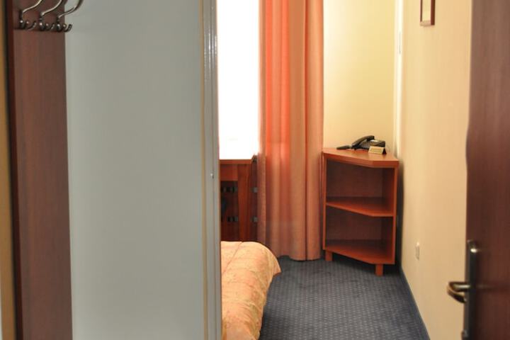 Room 9 of 31