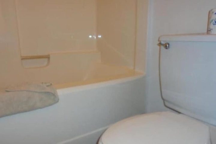 Room 9 of 38
