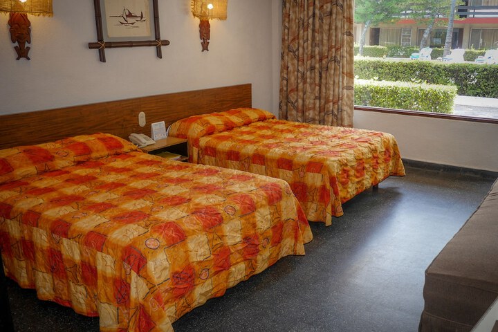 Room 3 of 33