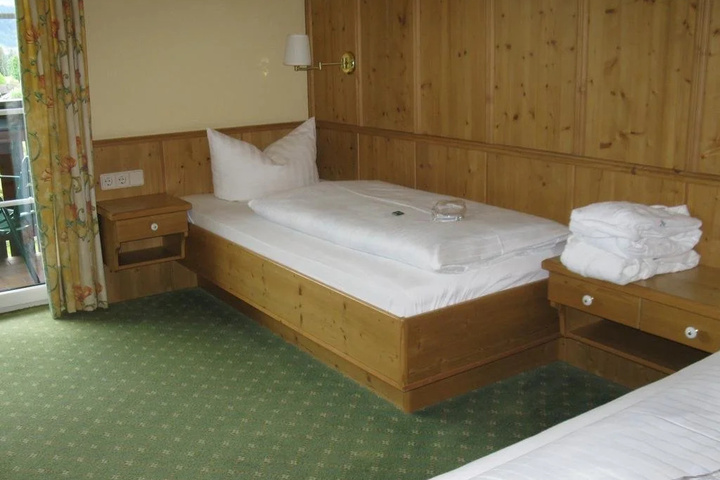 Room 3 of 16