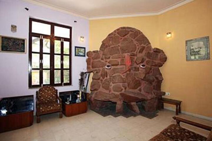 Room 4 of 5