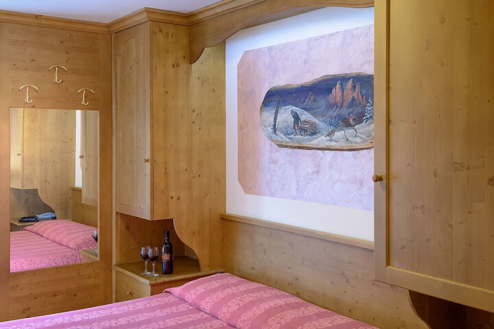 Room 5 of 43