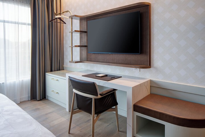 Room 21 of 43