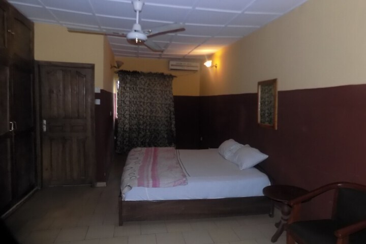 Room 9 of 17