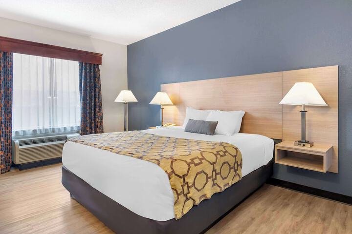 1 King Bed (7 of 22)