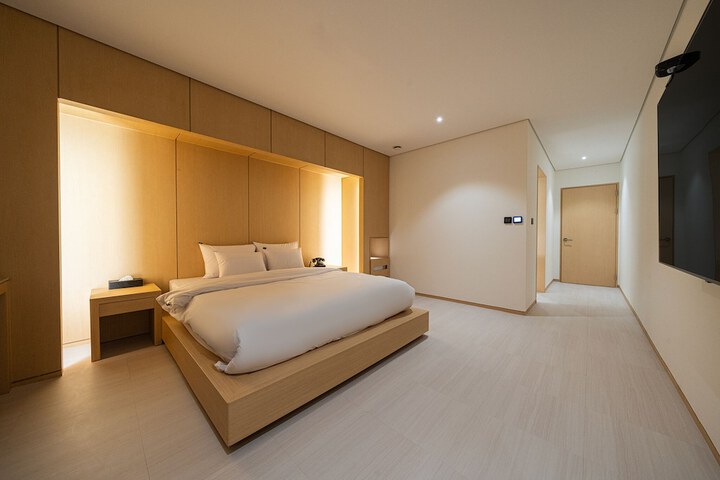Room 26 of 104