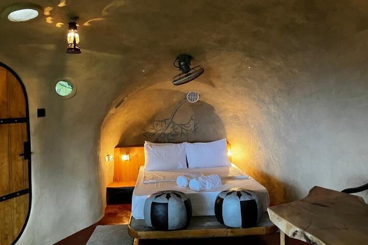 Room 6 of 25