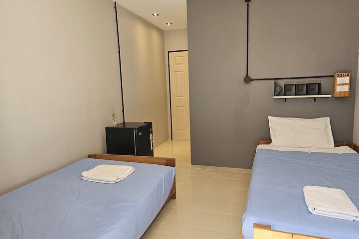 Room 28 of 86