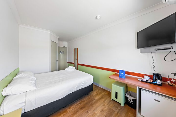 Room 13 of 42