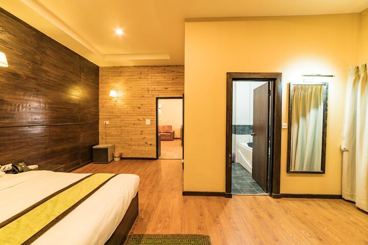 Room 9 of 14