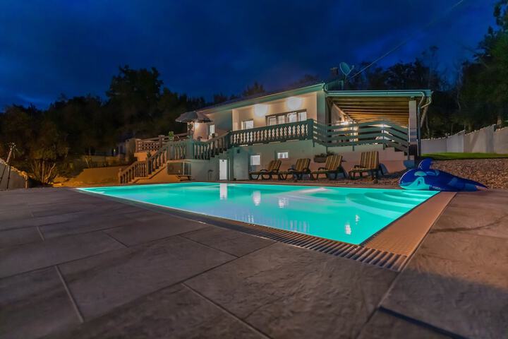 Pool 38 of 59