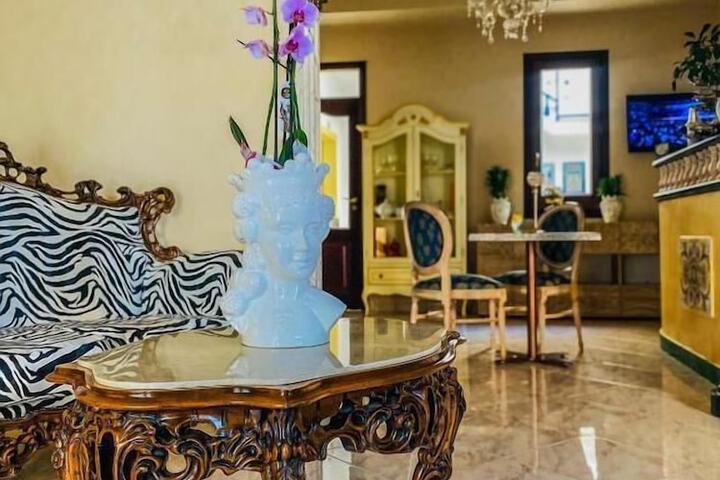 Entrance & Lobby