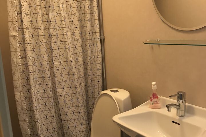 Room 12 of 38