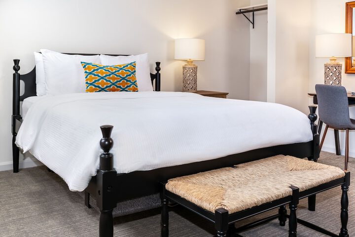 Deluxe 2 Queen Beds (1 of 7)