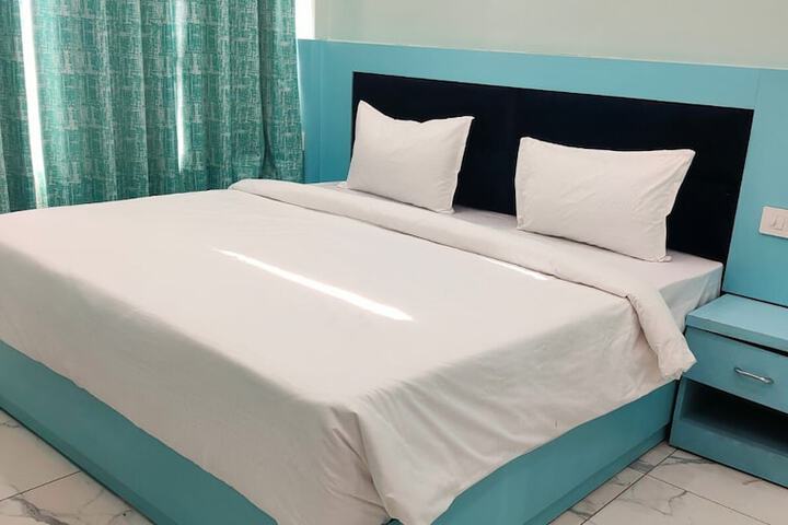 Room 10 of 95
