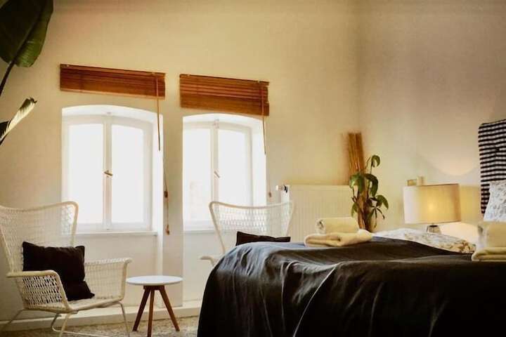 Room 27 of 47