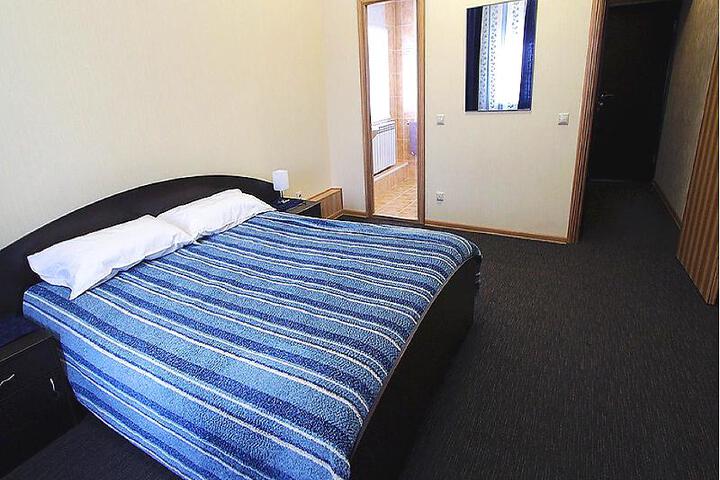 Room 4 of 10