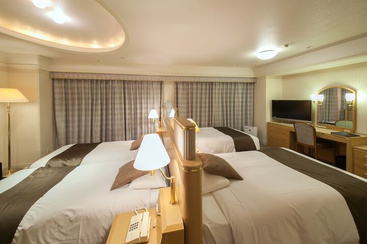 Room 11 of 120