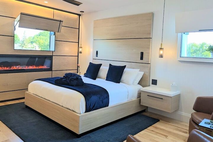 Room 12 of 206