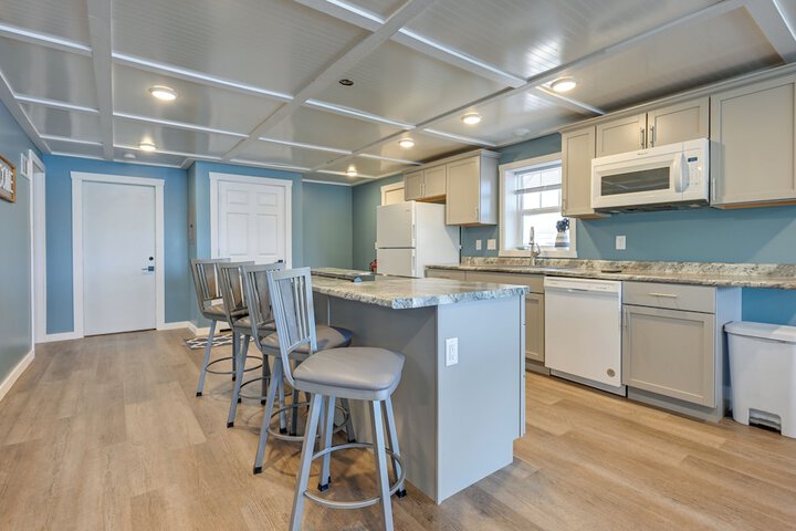 Chippewa Falls Getaway w / Community Lake Access!
