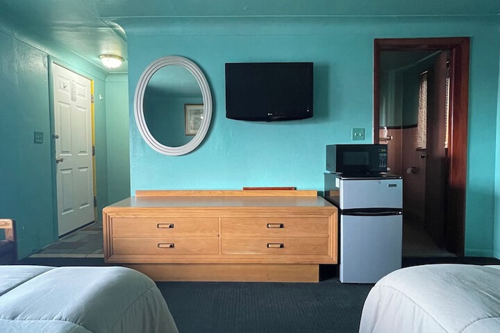 2 Double Beds (10 of 16)