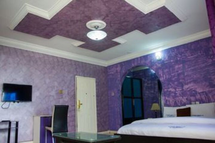 Room 14 of 37