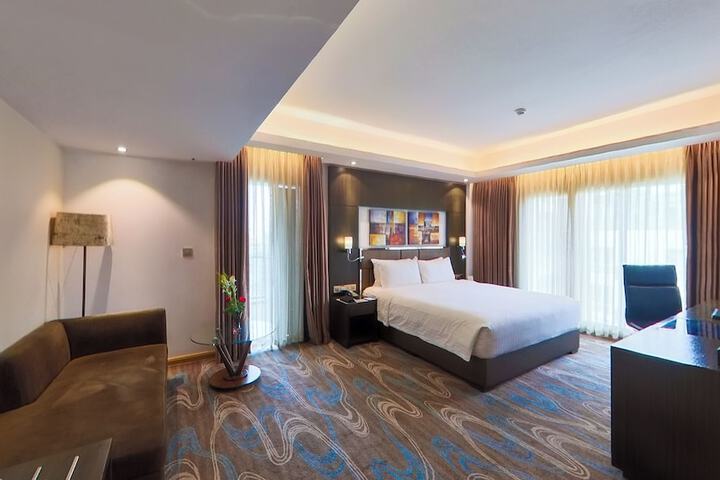 Room 21 of 102