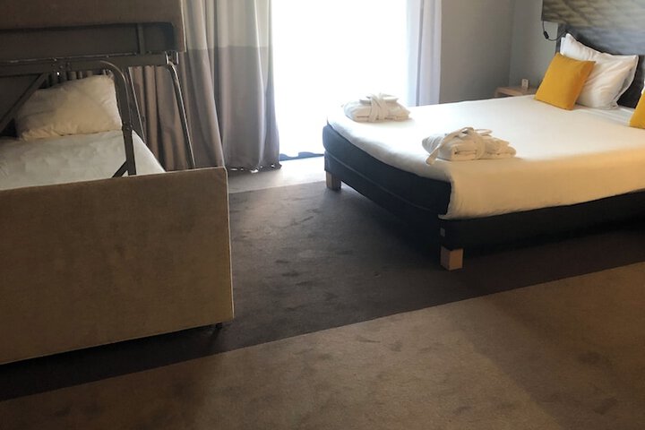 Room 7 of 80