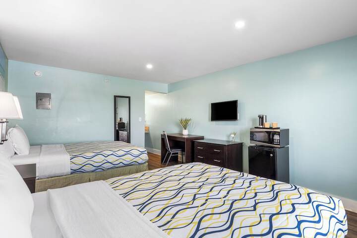Room 18 of 120