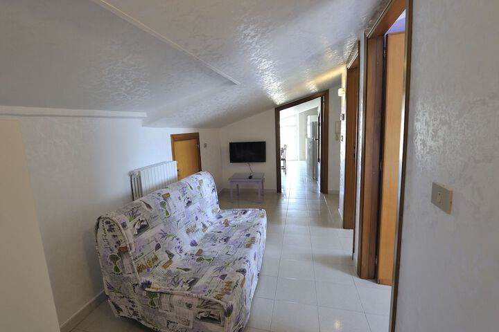 Room 12 of 30