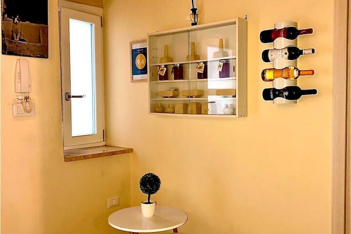Room 10 of 18