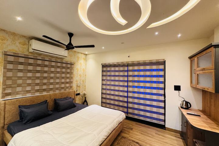 Room 3 of 20