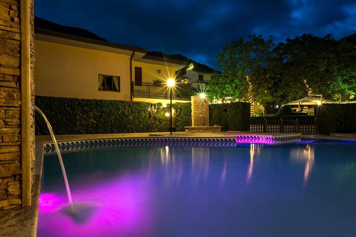 Pool 81 of 124