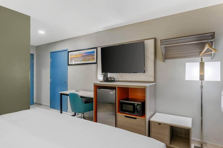 Room 6 of 30